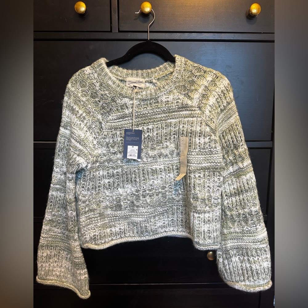 Universal Thread Textured Knit Sweater in Green and Cream
